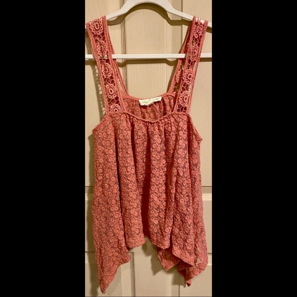 Urban Outfitters Tops - ❤️ Valentine’s Day pink crochet lace tank S M OSFM